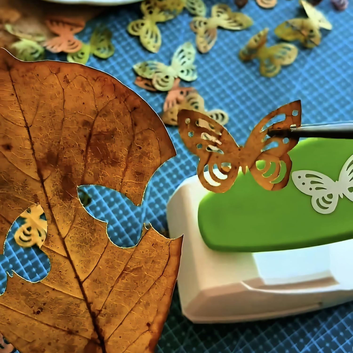 ABCISI Large Heavy-Duty Butterfly Craft Hole Punch, DIY Scrapbooking Tool for Cardstock and Paper Crafts, Decorative Cutouts, Easy-to-Use, Durable Embossing Machine, Random Color, Exquisite