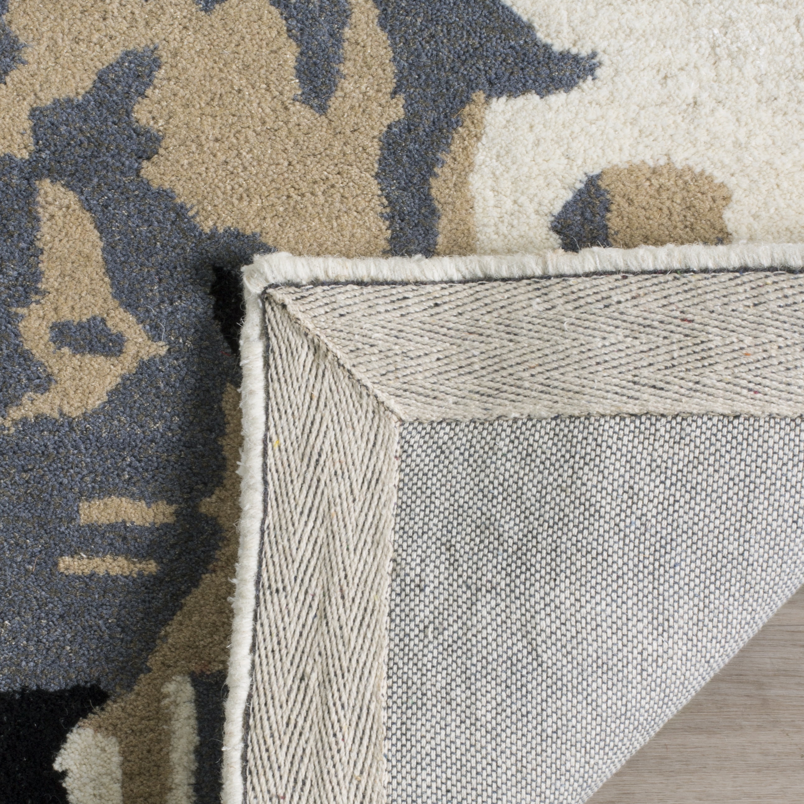 SAFAVIEH Bella Christiana Abstract Paint Splatter Wool Area Rug, Ivory/Grey, 5' x 5' Round