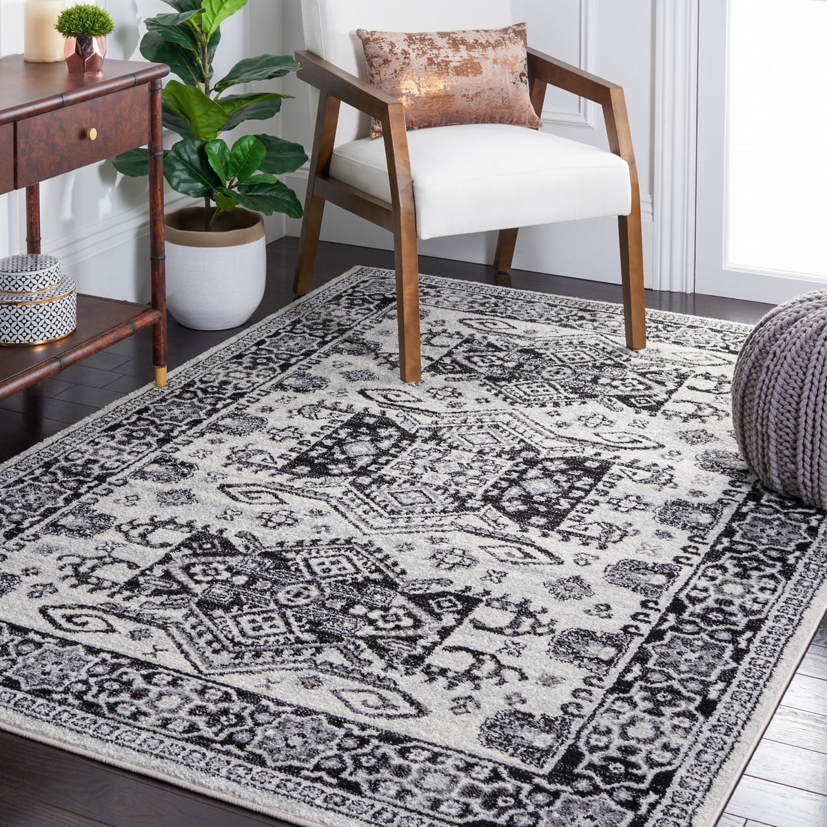 SAFAVIEH Tulum Justina Traditional Area Rug, 8' x 10', Ivory/Black