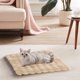 thumbnail image 5 of Manta Refrescante Suave para Mascotas, Almohadilla de Forro Polar Amasadora para Perros y Gatos, Manta Portátil de 40X30Cm para Cama, Asiento de Coche, Sofá, Uso Interior y Exterior, Lavable a Máquin, 5 of 6