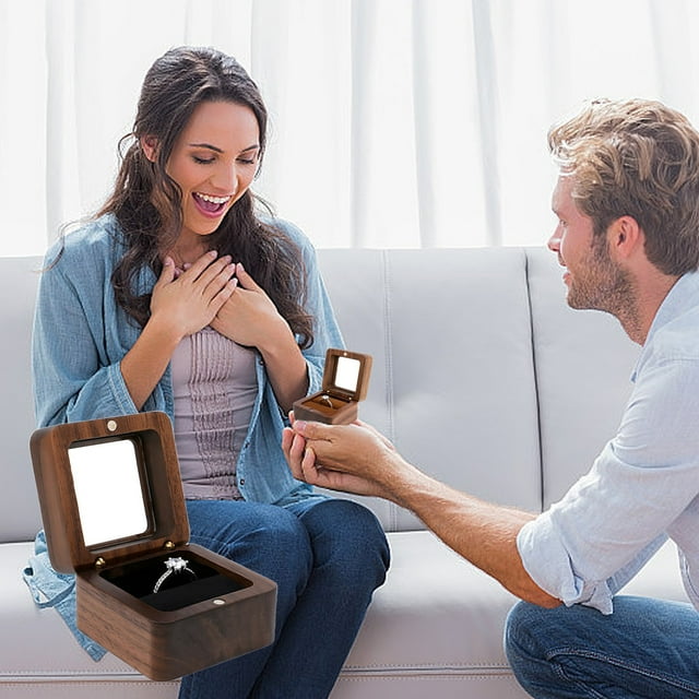 Caja de madera para anillos de compromiso y boda | Joyero vintage de nogal con forro de terciopelo y cierre magnético | Porta anillos de 1 ranura para propuestas y regalos