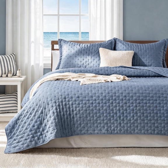 Lightweight Quilt Bedspread with Clover Pattern Mineral Blue Twin Twin XL 68x86 in