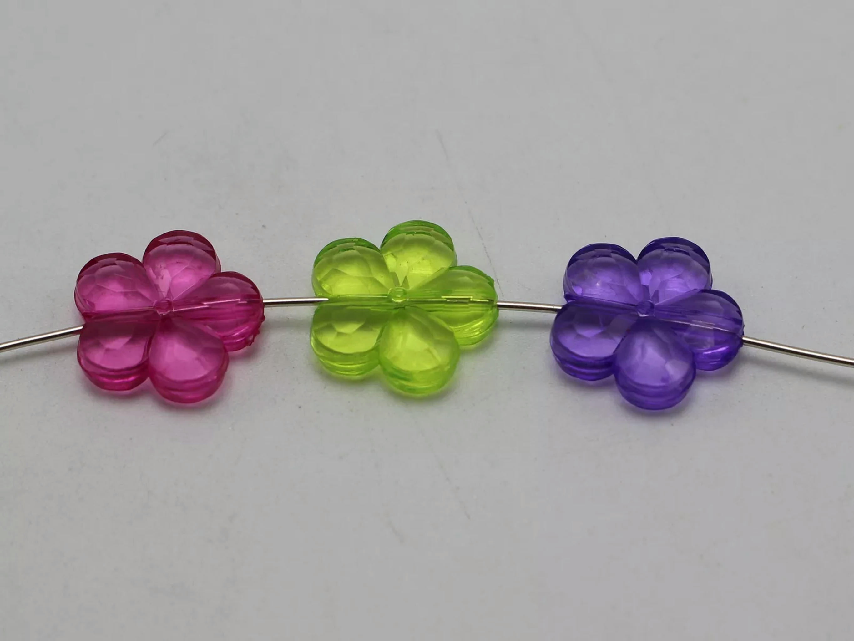 U8MO 500 Mixed Colour Transparent Faceted Acrylic Flower Beads 14mm Craft DIY