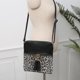 thumbnail image 4 of Bolso bandolera mediano ligero con bolsillo con cremallera y bolso de hombro, 4 of 5