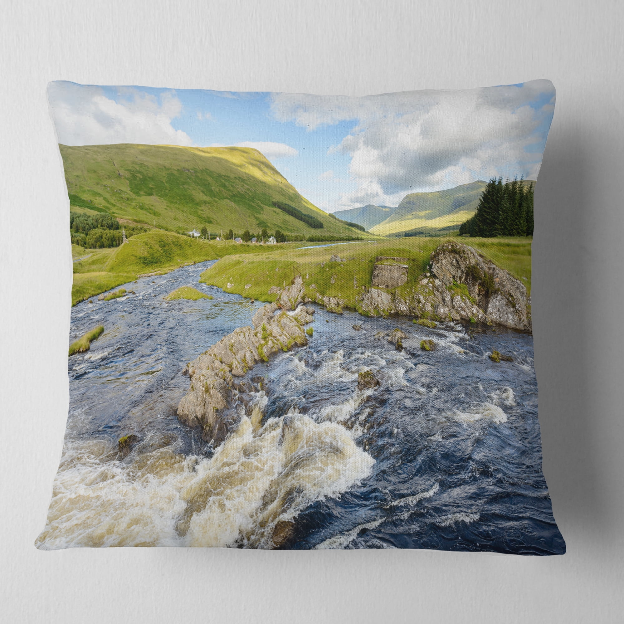 Designart Publi and River Lyon - Landscape Photography Throw Pillow - 16x16