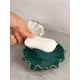 thumbnail image 4 of Jabonera de cerámica, forma de hoja de loto nórdico, jabonera con adornos dorados, jabonera de cerámica para hotel, hogar, baño, cocina, fregadero, jabonera superior, verde, 4 of 5
