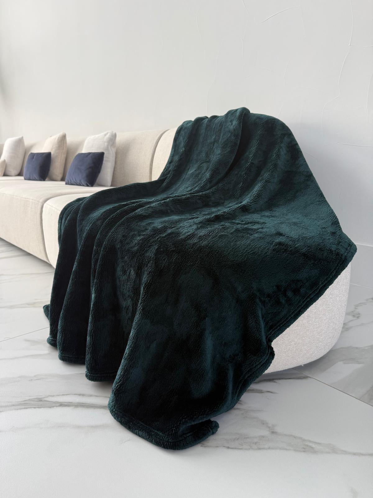 Stanzadeals Ultra-Soft Plush Blanket – Red, 50x60 inches