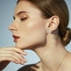 thumbnail image 4 of Pendientes franceses personalizados con flores de cristal elegantes y con un toque de distinción., 4 of 7