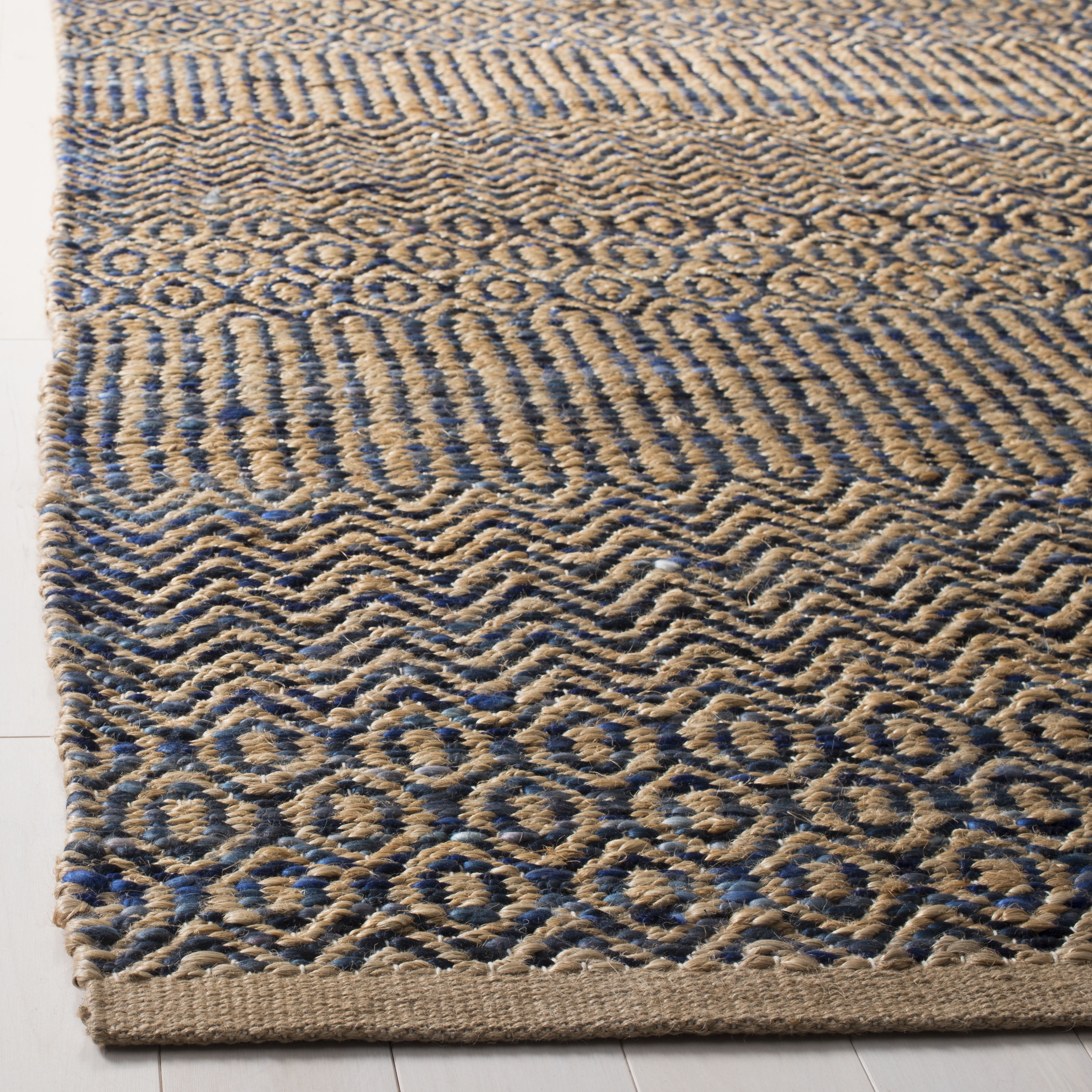 SAFAVIEH Cape Cod Susan Geometric Area Rug, Navy/Natural, 5' x 8'