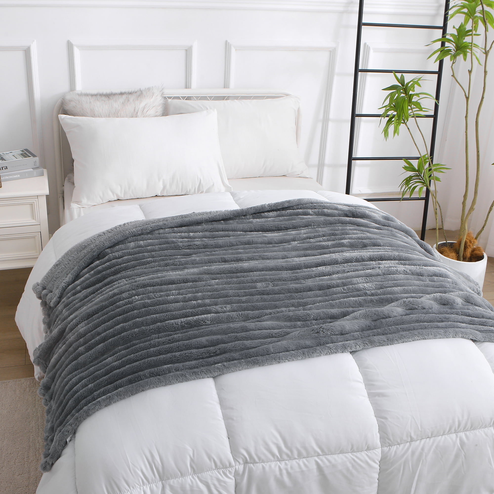 Queen Size Fleece Blanket for Couch Bed - Super Soft Cozy Bed Blanket for Women,3D Striped Lightweight Blanket, All Seasons Flannel Blanket for Bed, 70x80 Inches, Grey