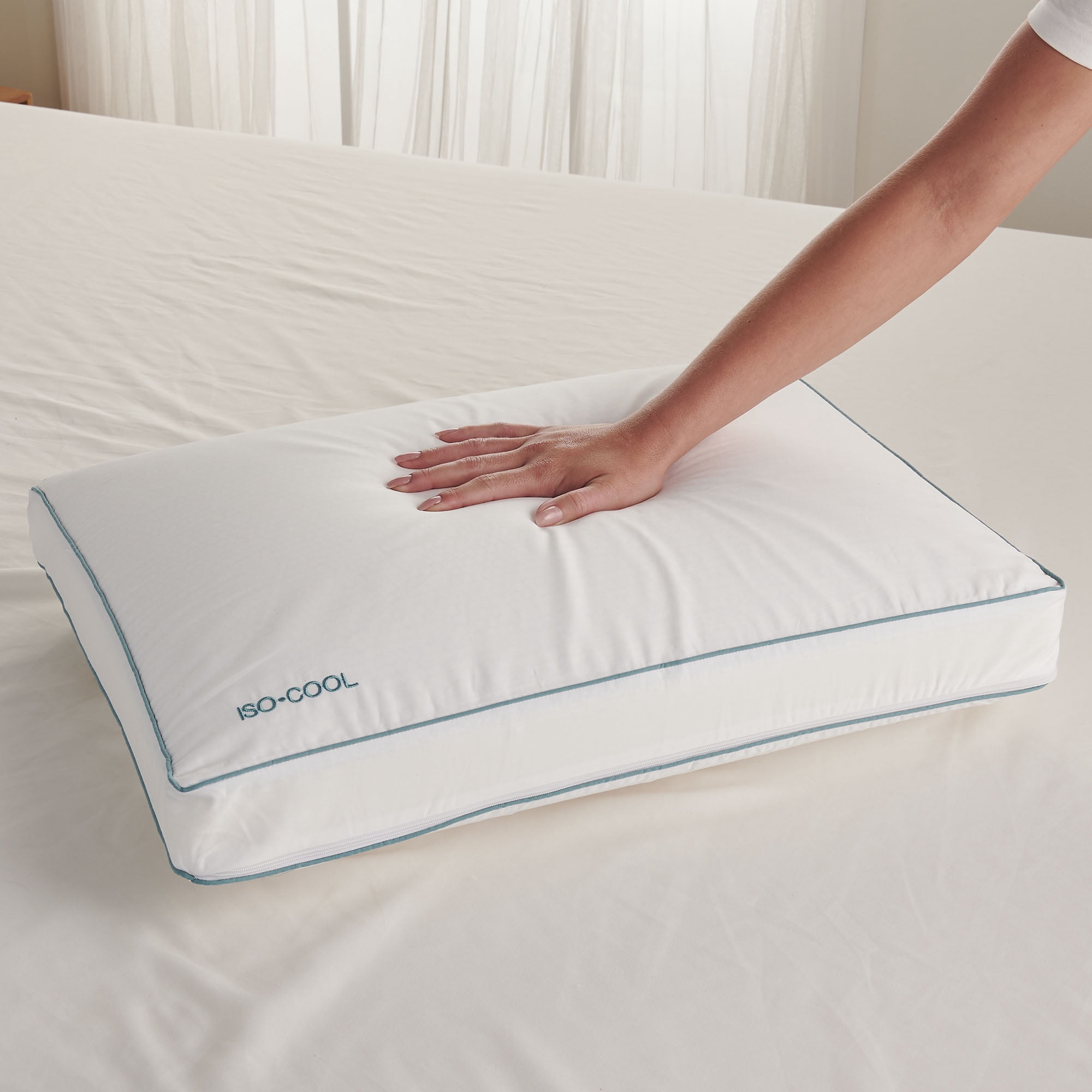 ISOCOOL Side Sleeper Pillow Featuring Serene Foam