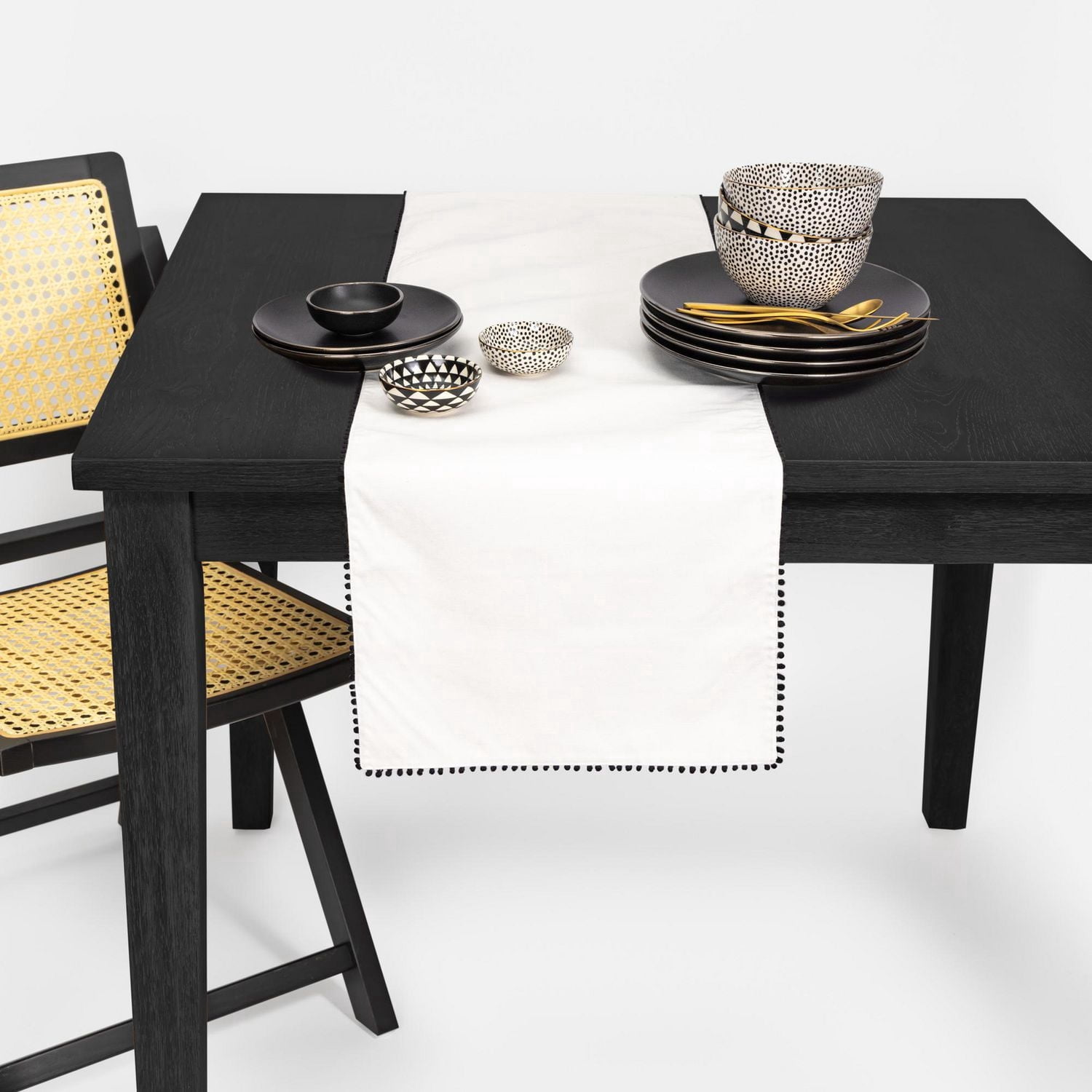 Chemin de table Thym & Table, pompon blanc