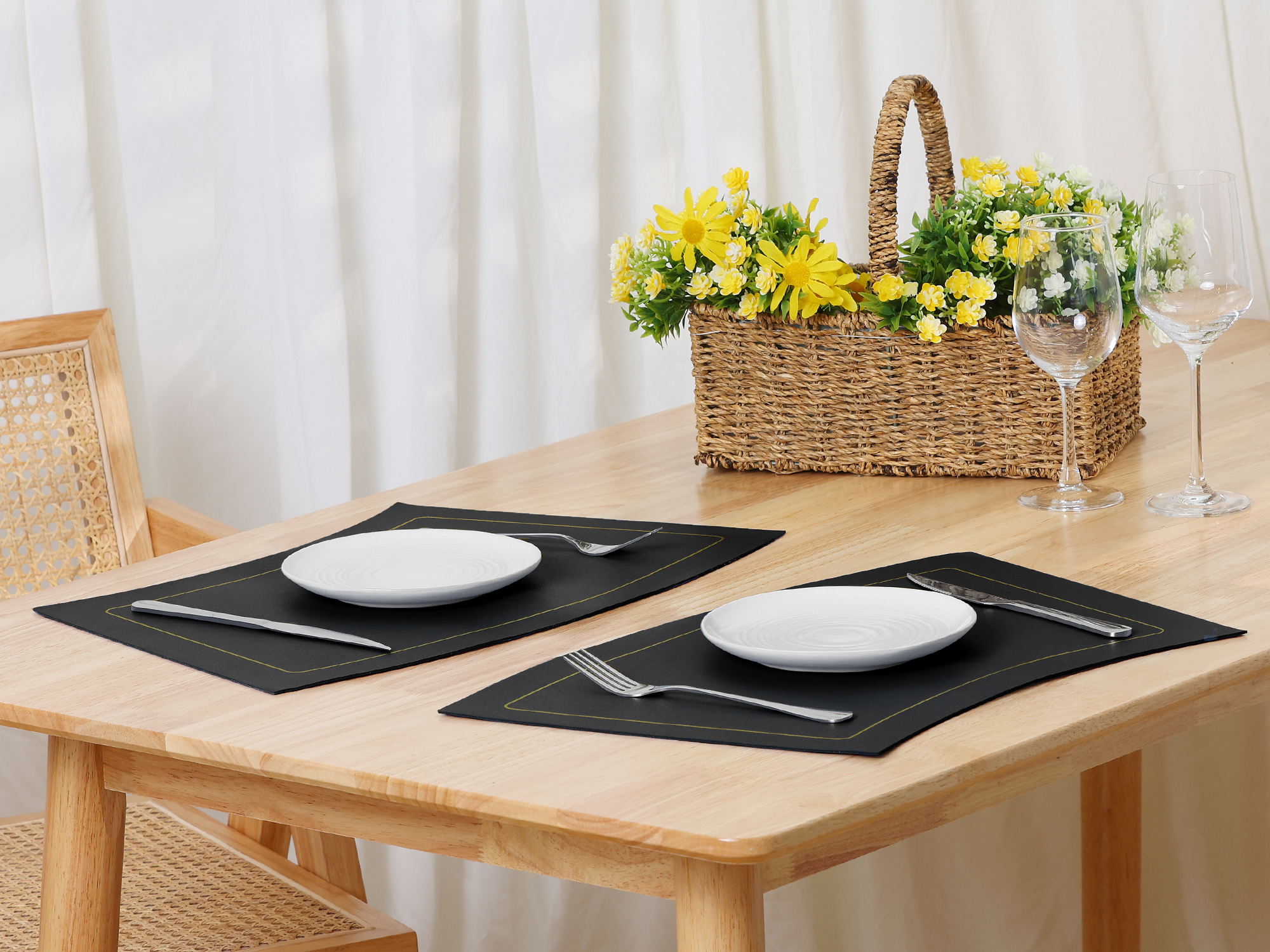 Unique Bargains Set of 6 Wedge Faux Leather Heat Resistant Wipe Clean Round Table Mats Black