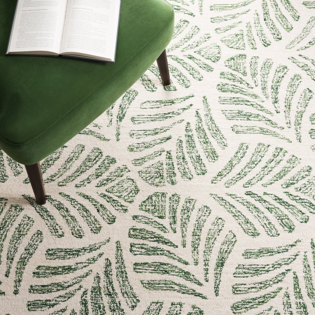 SAFAVIEH Jardin Cyan Leaves Area Rug, Ivory/Green, 5' x 8'