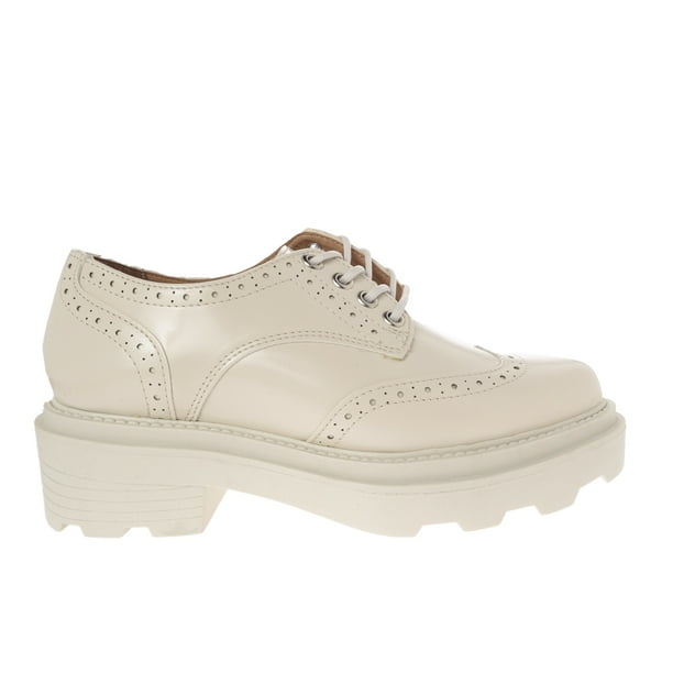 Choclo Yesica color latte con detalle perforado 22.5 Dorothy Gaynor Choclo Yesica color latte con detalle perforado 22.5