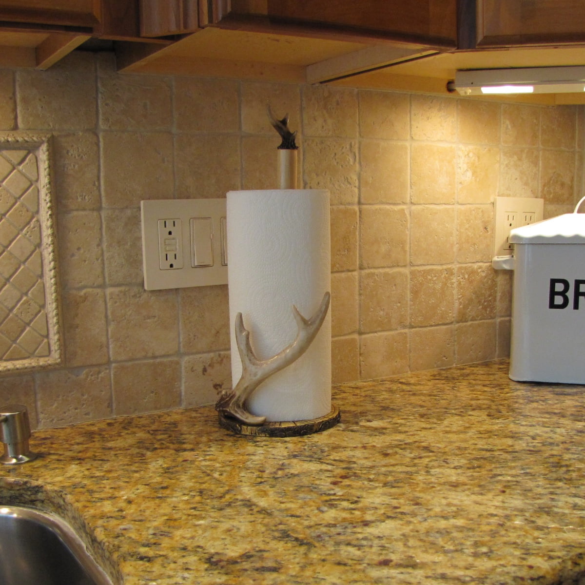 Deer Antler Countertop Paper Towel Roll Holder Rustic Kitchen Storage Essentials Cabin Home Decor