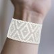 thumbnail image 3 of Pulsera ajustable con borlas y círculos, decoración tejida para la muñeca., 3 of 6