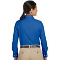 thumbnail image 3 of Harriton Chemise Oxford à Manches Longues pour Femmes avec Libération de Taches, 3 of 4