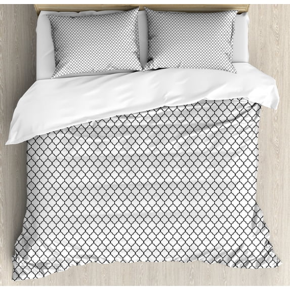 Quatrefoil Duvet Cover Set Queen Size, Moroccan Monochrome Lattice Symmetrical Classic Lines Motif Print, Decorative 3 Piece Bedding Set with 2 Pillow Shams, Charcoal Grey and White, by Ambesonne