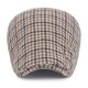 thumbnail image 2 of Gorra plana con estampado de pata de gallo de tweed para hombre, 2 of 3