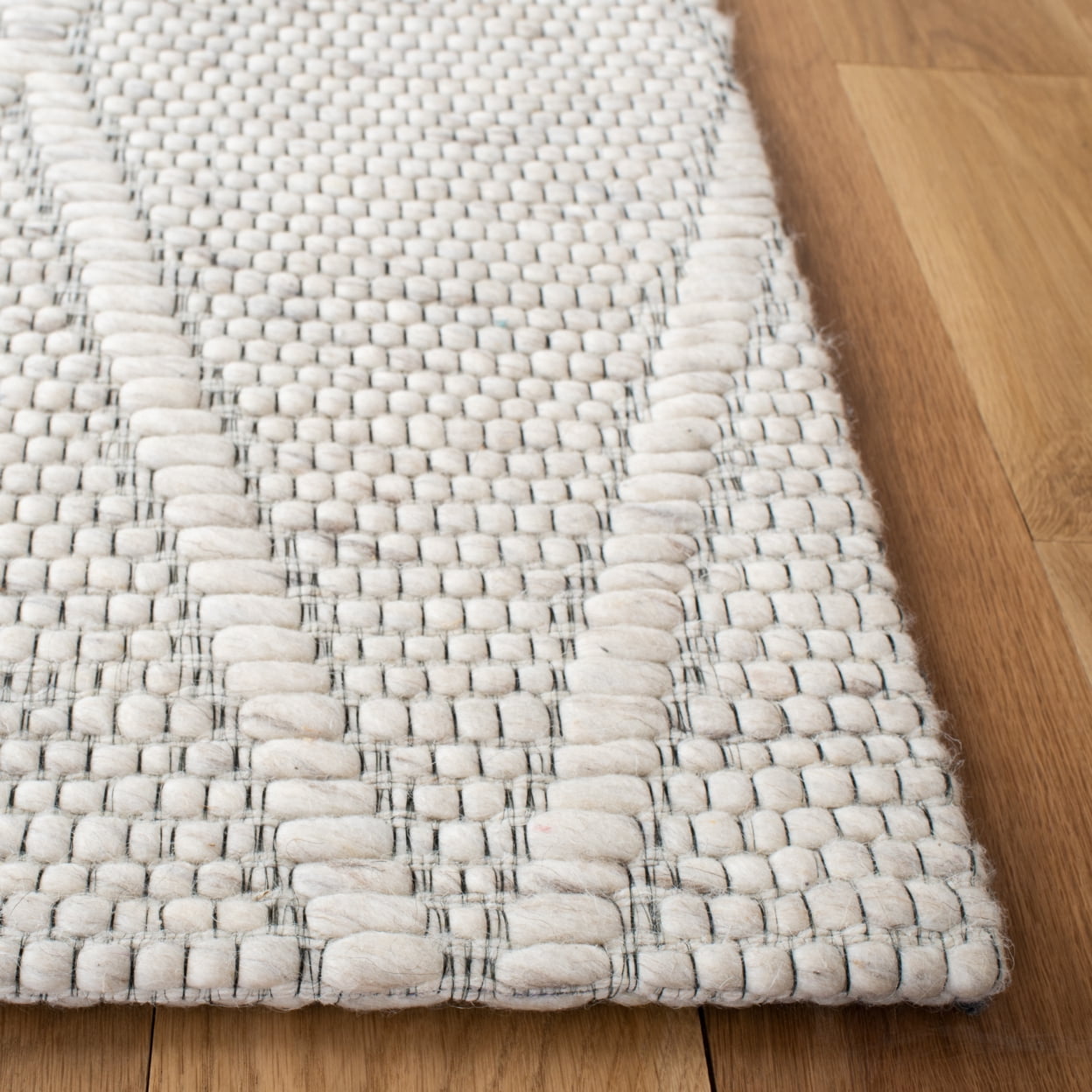 SAFAVIEH Marbella Aditi Diamond Area Rug, Ivory, 8' x 10'