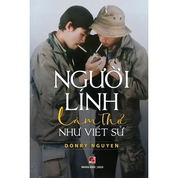 Người LÃ­nh LÃ m Thơ Như Viết Sử (softcover - color), (Paperback)