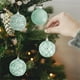 thumbnail image 5 of Adornos navideños irrompibles para el árbol - Juego de 12 bolas colgantes de plástico en rojo, rosa, blanco, verde y plateado - 6 cm de diámetro. Decoración navideña., 5 of 6