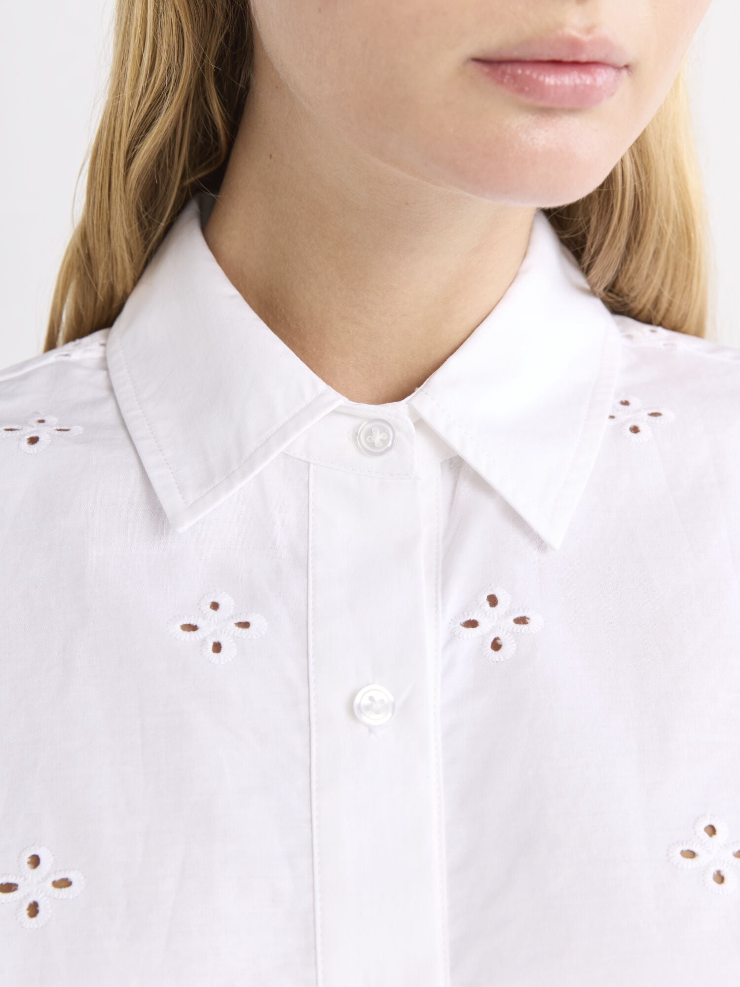 Free Assembly Women's and Women's Plus Cropped Cotton Eyelet Shirt, Sizes XS-4X