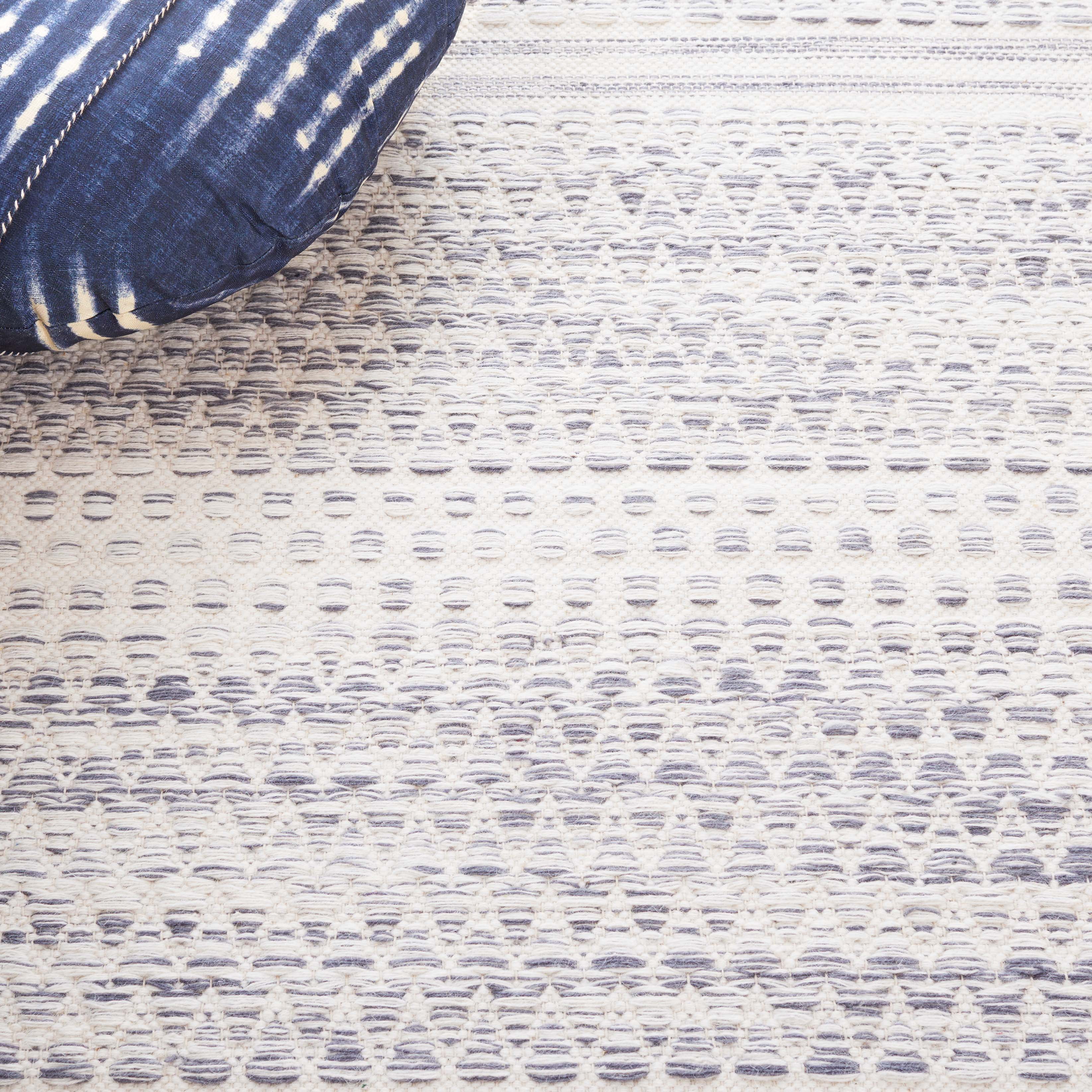 Safavieh Kilim Blazhe Tribal Area Rug, Ivory/Dark Gray, 6' x 9'