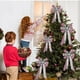 thumbnail image 1 of Adorno Navideño de Lazo | Colgante Rojo para Árbol de Navidad | Lazo Reutilizable con Marco de Acero Resistente a La Decoloración para Envolver Regalos | Decoración Navideña para Interiores y Exterio, 1 of 6