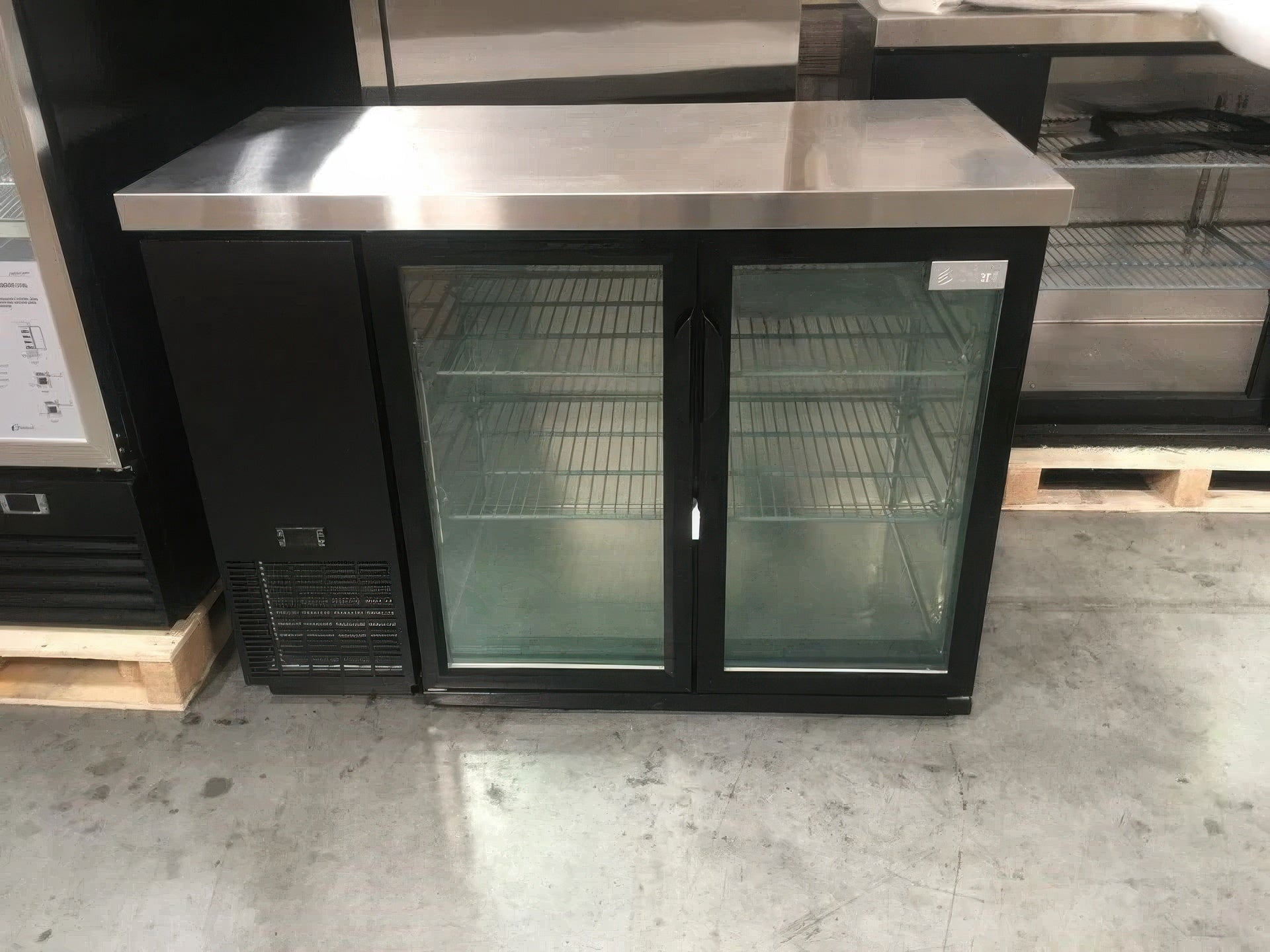 DBB48-H2 2-Door Bar and Beverage Cooler (Hinge Doors)