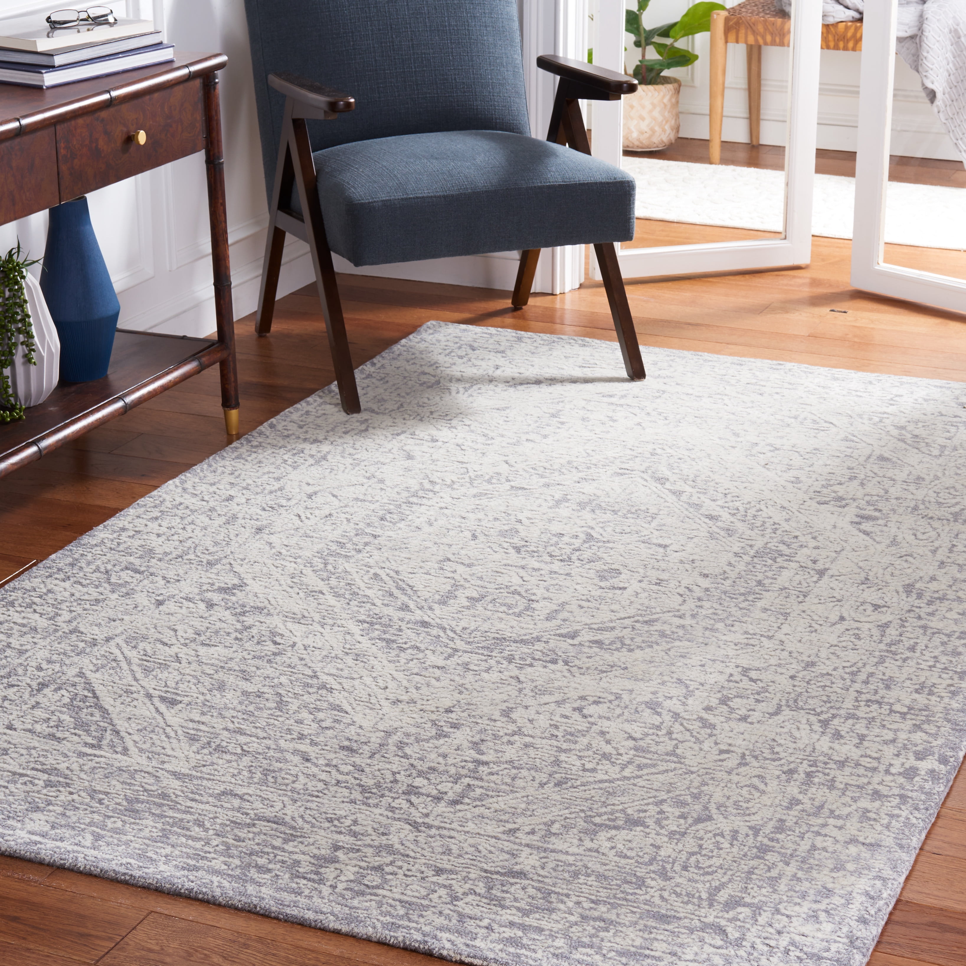 SAFAVIEH Metro Mckenzie Medallion Area Rug, Grey/Ivory, 4' x 6'