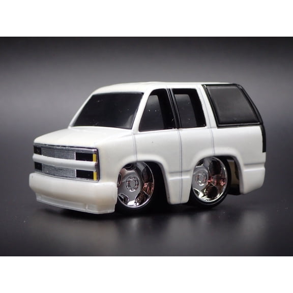 Open Box 1995 95 CHEVY CHEVROLET SUBURBAN CAR TUNED 1:64 SCALE DIORAMA DIECAST MODEL CAR