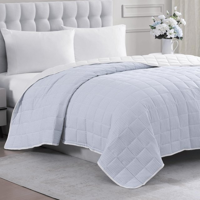 Casa Platino Manta De Cama Prelavada Tamaño Queen - Manta Ultra Suave Y Ligera Tamaño Queen - Manta Queen Para Todas Las Estaciones - Manta Alternativa De Plumón Reversible Queen - Rayas Azul Blanco