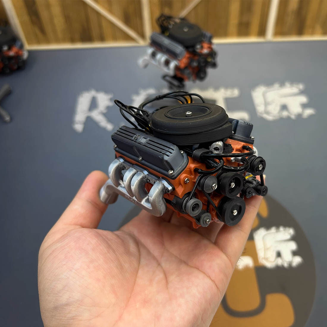 V8 1/10 Mini Internal Combustion Engine Model Static Display for RC Climbing Car Desktop Collector Gift