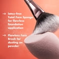 thumbnail image 2 of Kit de brocha y esponja de maquillaje e.l.f., vegano, libre de crueldad animal, 2 of 6