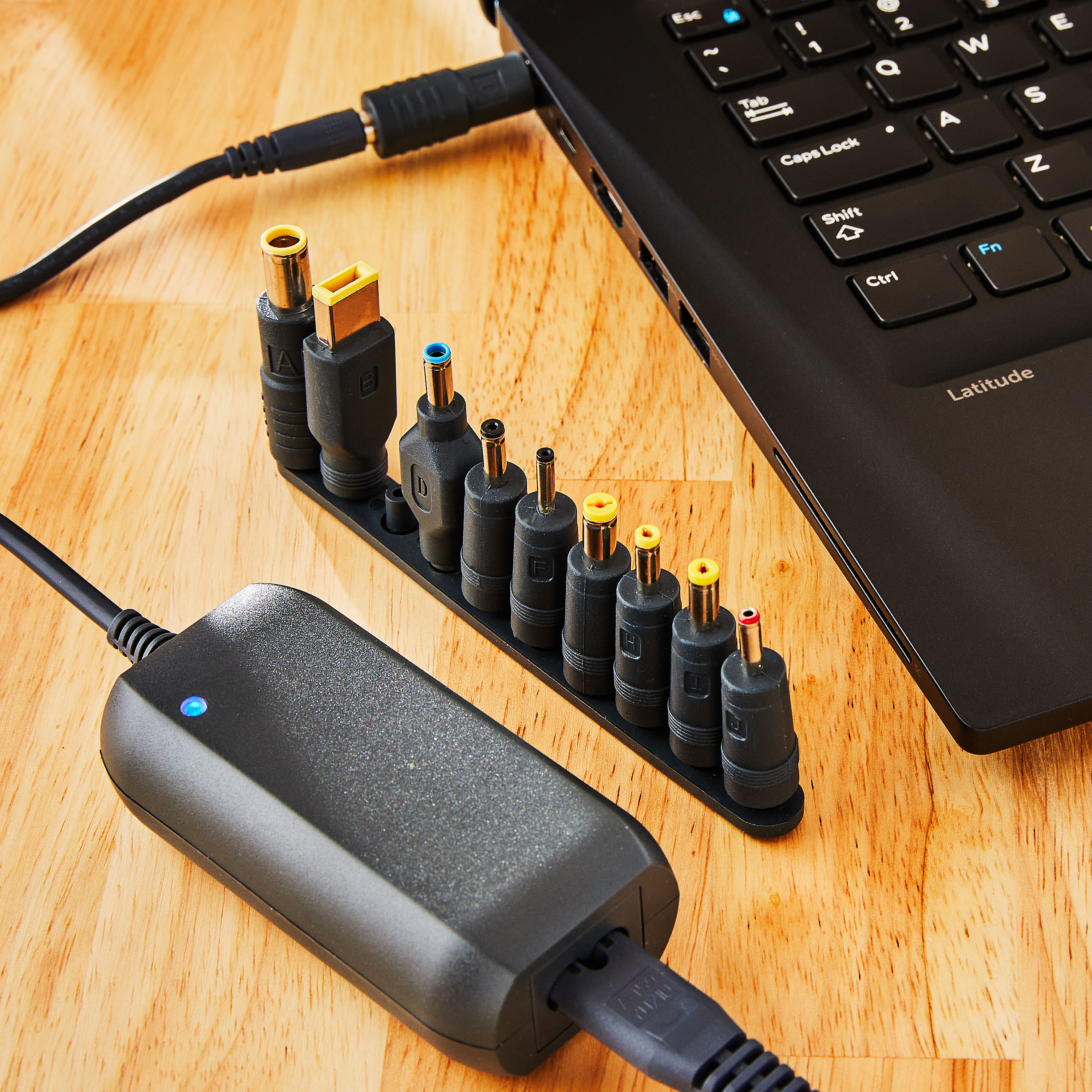 onn Cargador para laptop de 65W con 10 puntas intercambiables, cable de alimentación de 10 pies, para HP, Dell, Lenovo, gris 2