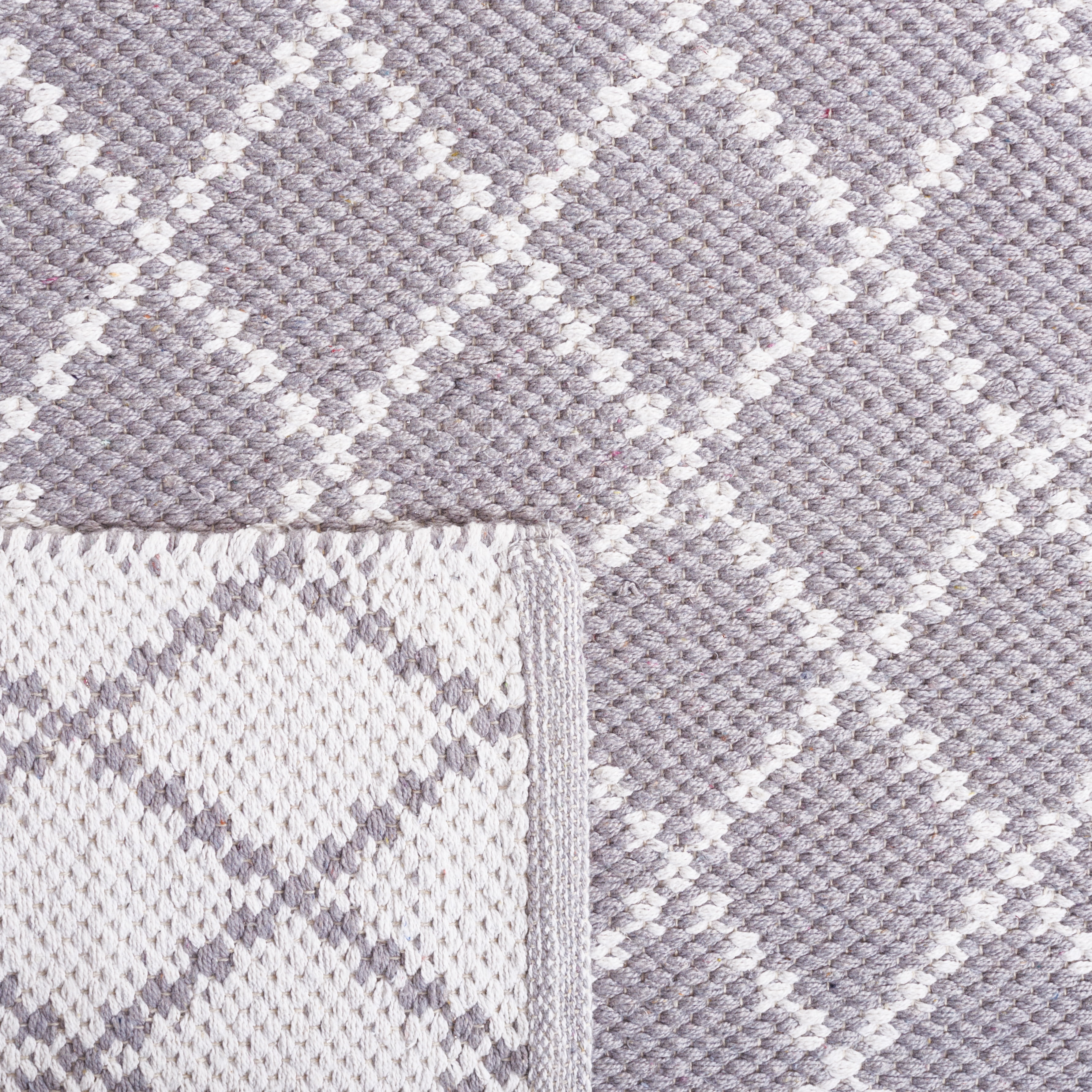 SAFAVIEH Montauk Jolyon Diamond Cotton Area Rug, Light Grey/Ivory, 4' x 6'