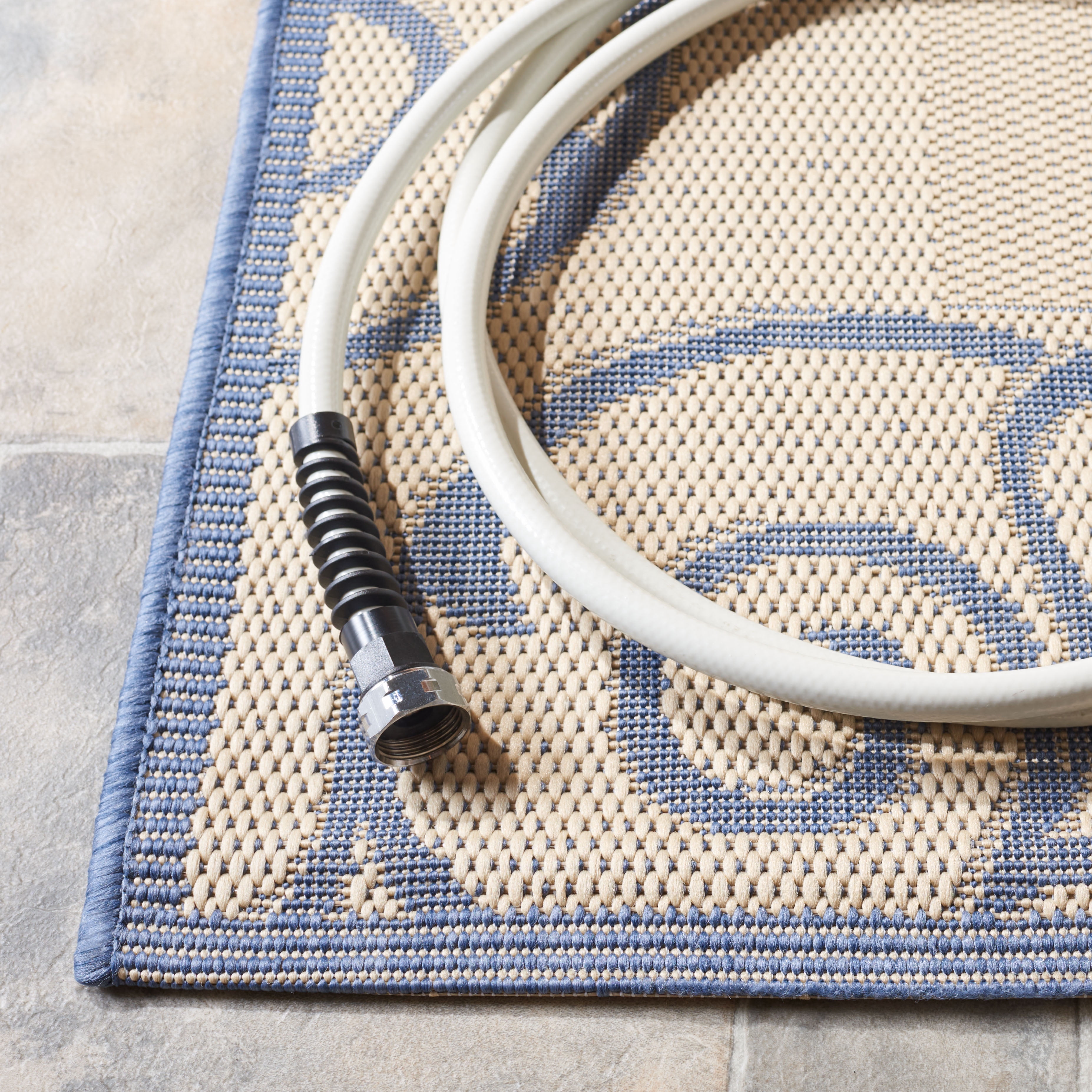 Safavieh Courtyard Daniel Oriental Indoor/Outdoor Runner Rug, Natural/Blue, 2'3" x 14'