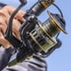 thumbnail image 3 of Carrete giratorio Wosthever con mango EVA antideslizante negro para pesca HE-7000, 3 of 6