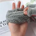 thumbnail image 2 of Guantes Huella De Gato Huellitas De Peluche, 2 of 3