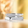 thumbnail image 2 of JeenMata Alianza de Boda Elegante con Engaste Pavé de Medio Infinito en Oro Blanco de 18 K sobre Plata, 2 of 6