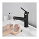 thumbnail image 3 of Grifo de baño con tres modos de rociado, diseño de manija única que ofrece un control de agua versátil, grifo de primera calidad hecho de latón de alta calidad con un acabado negro mate, 3 of 5