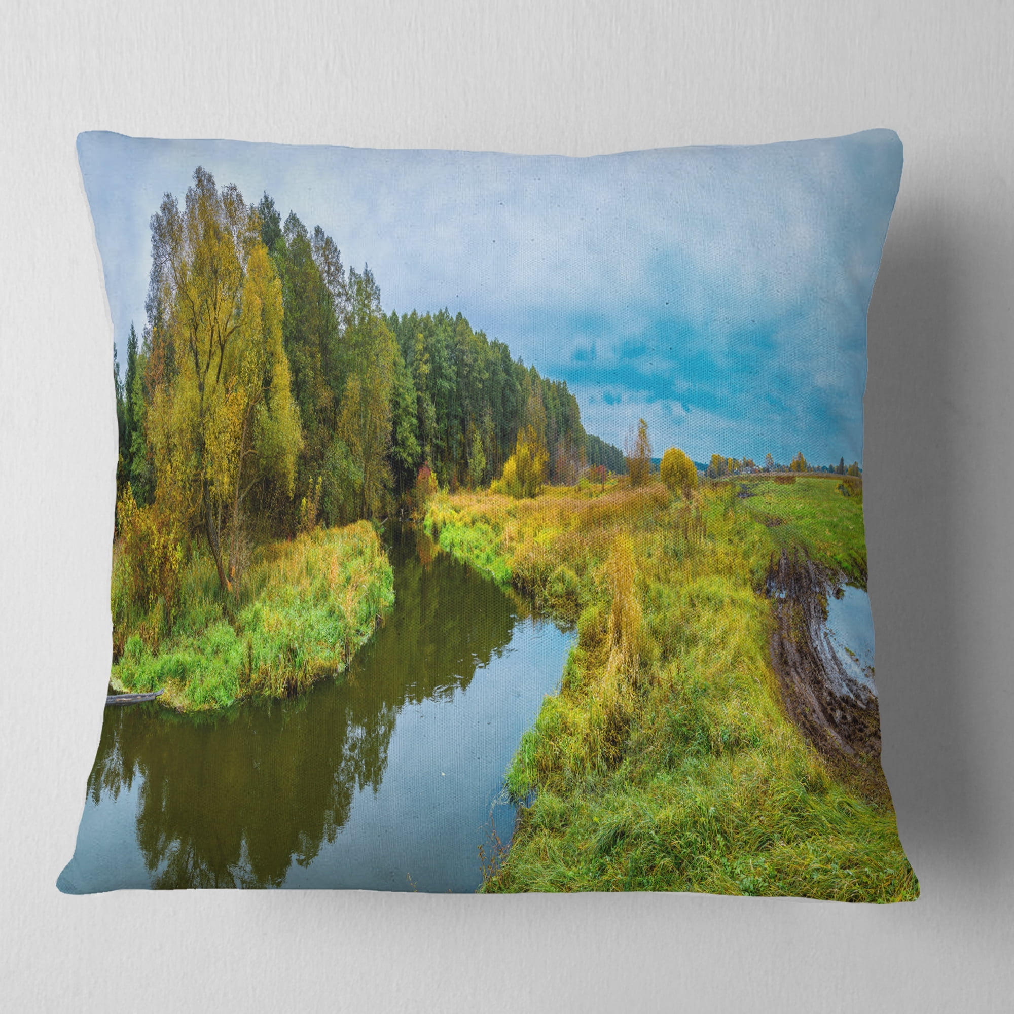 Designart Green Park by the Lake - Landscape Photography Throw Pillow - 16x16