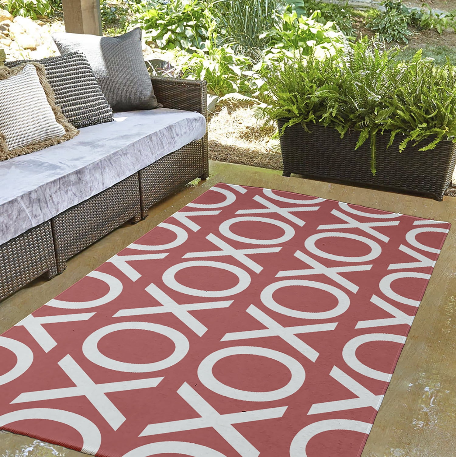 Simply Daisy 3' x 5' Coral Hugs and Kisses Valentines Chenille Indoor/Outdoor Rug
