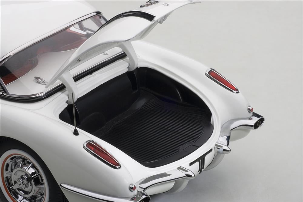 1958 Chevrolet Corvette Snowcrest White 1/18 Diecast Model Car by