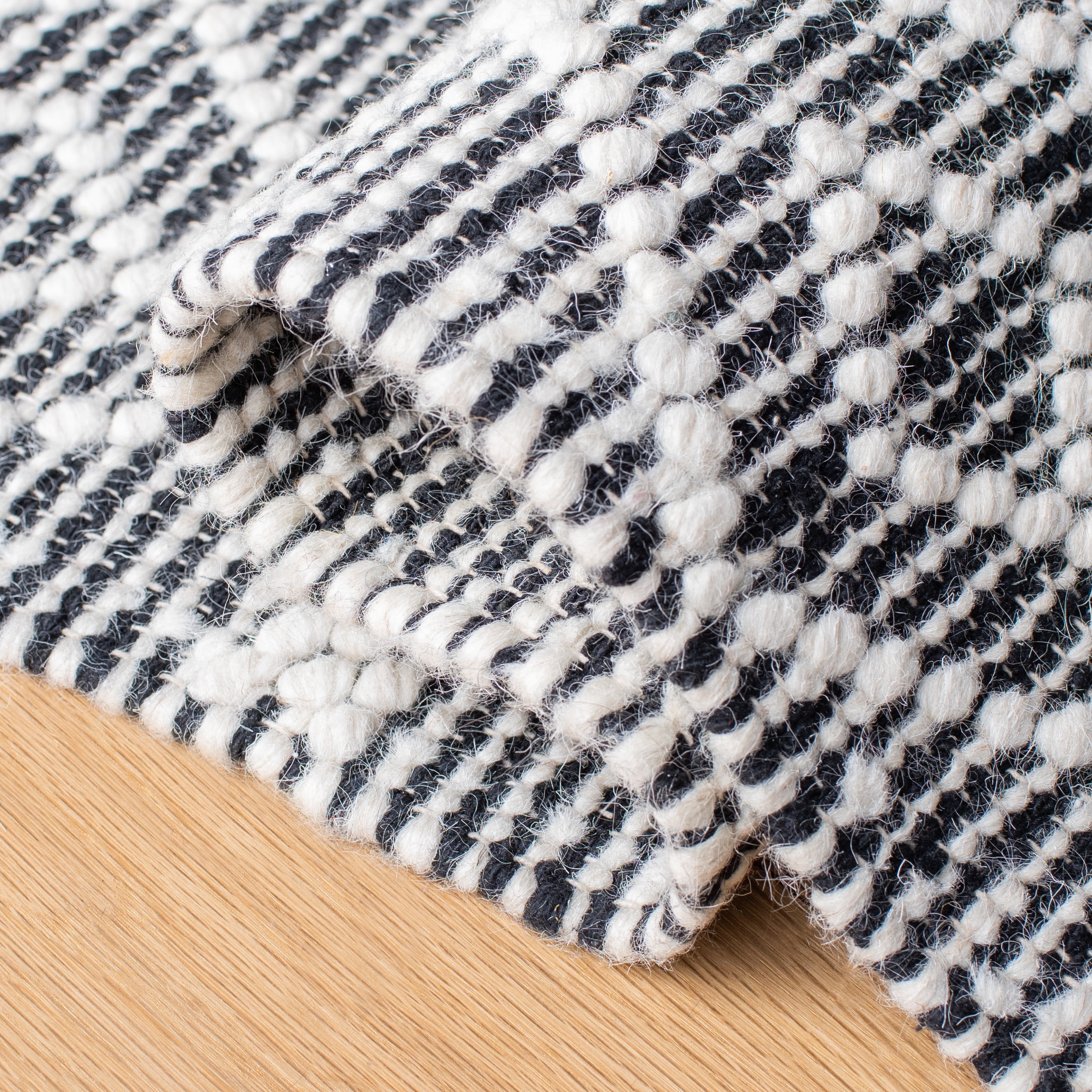 SAFAVIEH Natura Daniel Geometric Area Rug, Ivory/Black, 5' x 8'