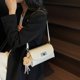 thumbnail image 2 of Versión coreana del versátil bolso de almohada de nicho para mujer, primavera y verano 2025, nueva tendencia de ocio para desplazamientos, bolso de hombro cuadrado pequeño., 2 of 5