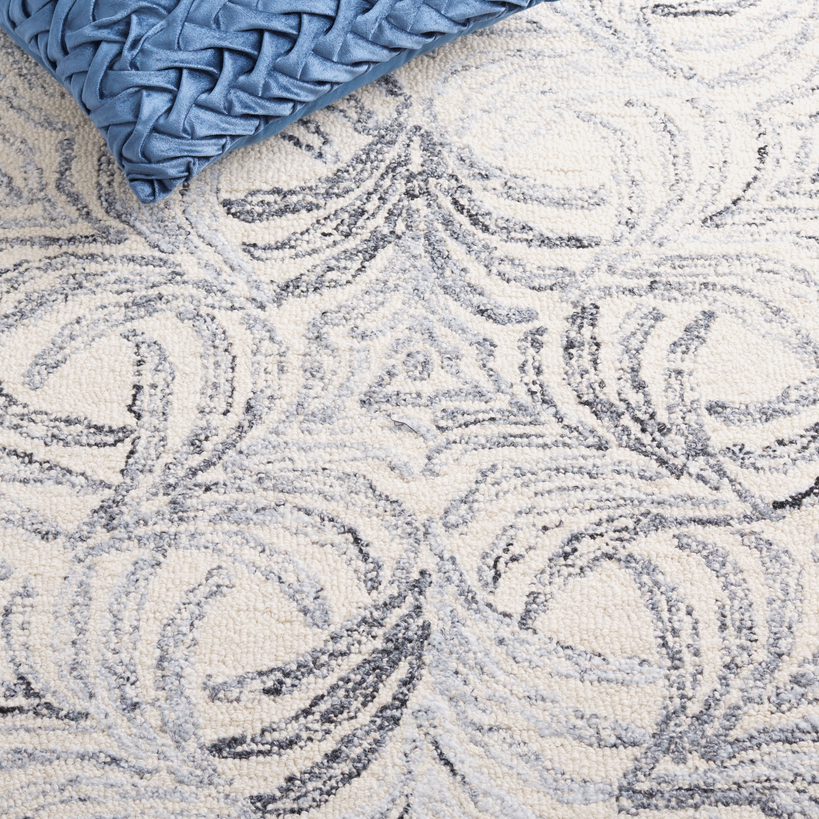 SAFAVIEH Jardin Thaddeus Leaves Area Rug, Ivory/Grey, 5' x 8'