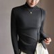 thumbnail image 2 of Camiseta básica de manga larga para mujer: cuello alto, corte ajustado, elástica y ligera, blusa para combinar con otras prendas, ideal para hacer ejercicio o para un look informal., 2 of 3